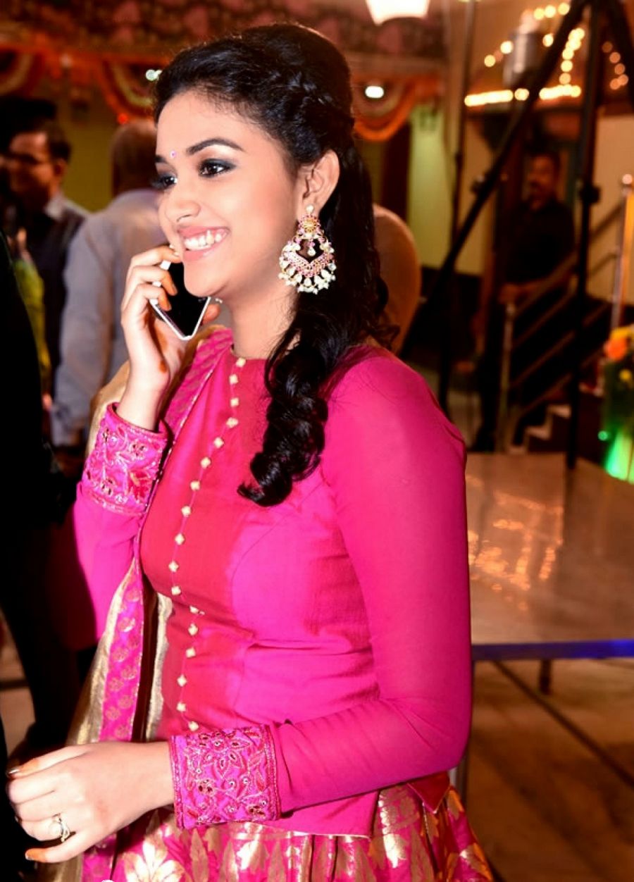 Keerthy Suresh Sister Revathy Wedding Reception Photos