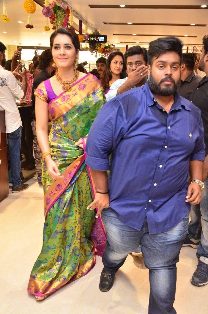 King Nagarjuna, RaashiKhanna & Pragya Launches South India Shopping Mall