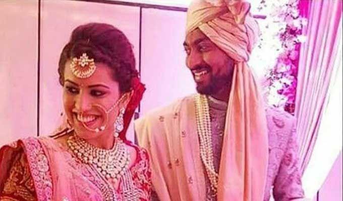 Krunal Pandya & Pankhuri Sharma's Wedding Reception Photos