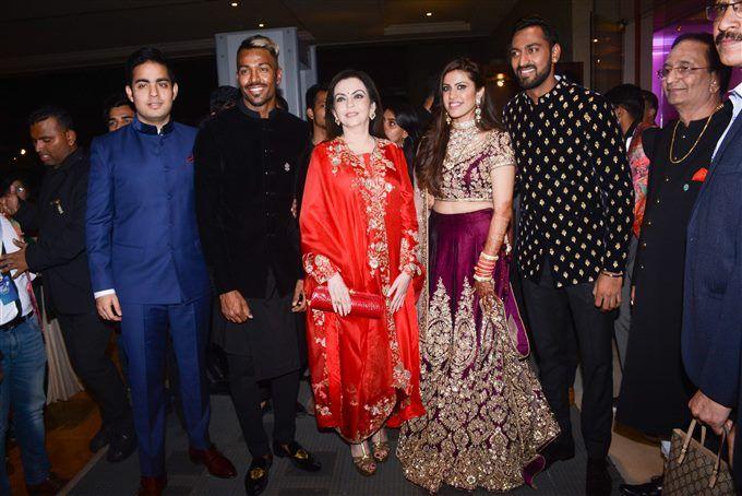 Krunal Pandya & Pankhuri Sharma's Wedding Reception Photos