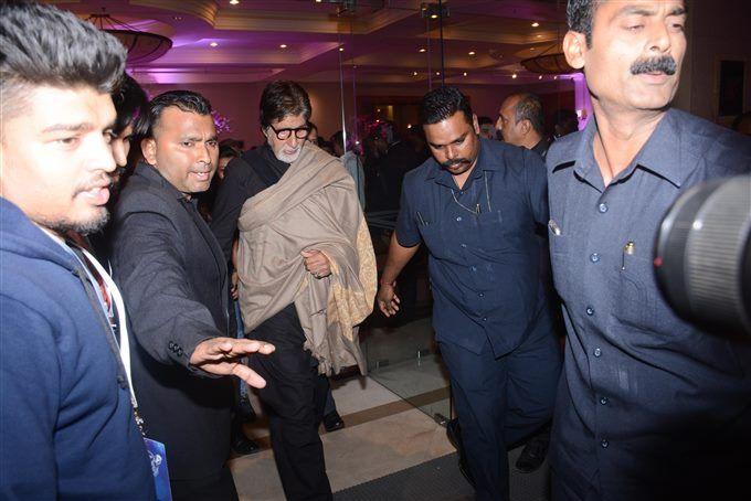 Krunal Pandya & Pankhuri Sharma's Wedding Reception Photos