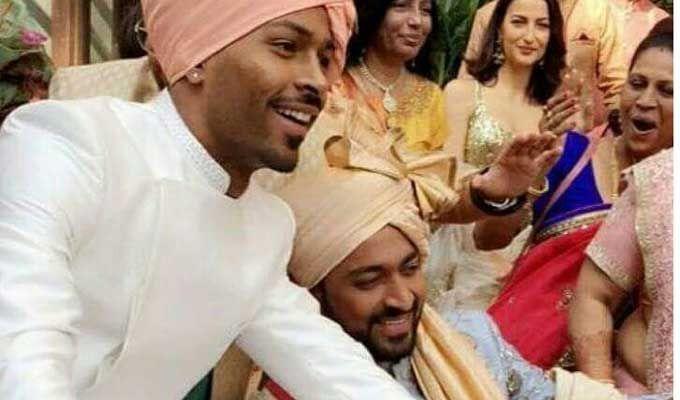 Krunal Pandya & Pankhuri Sharma's Wedding Reception Photos