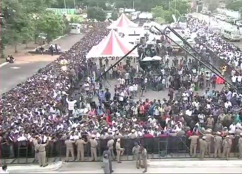 M Karunanidhi's Funeral: Politicians Pay Their Last Respects