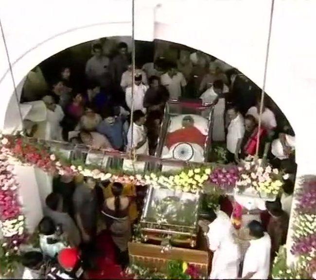 M Karunanidhi's Funeral: Politicians Pay Their Last Respects