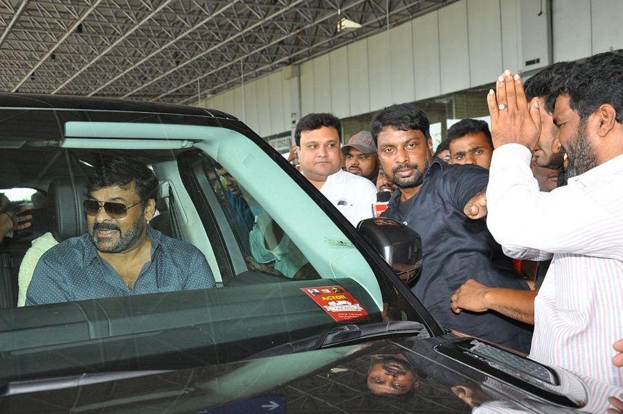 MB 40 Celebrities at Vizag Airport Photos