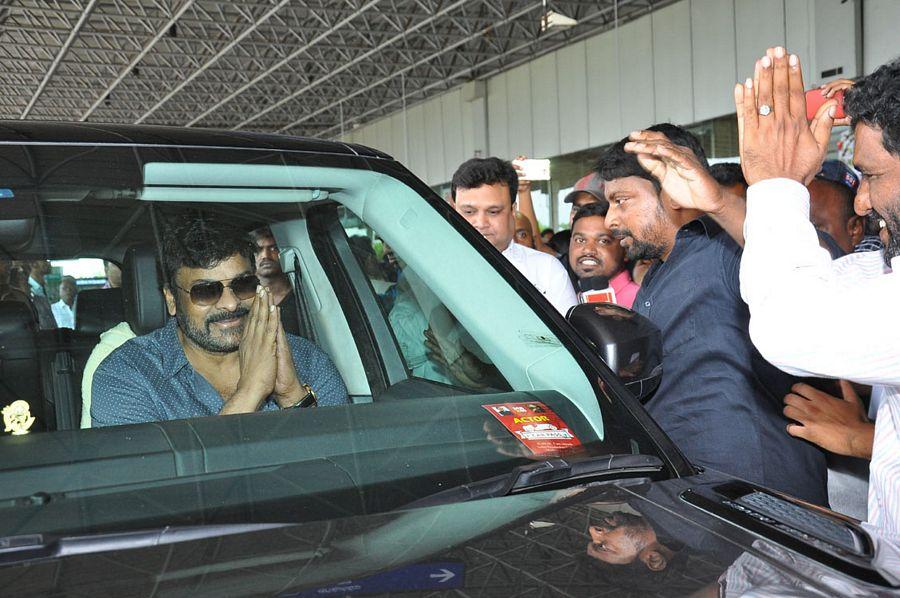 MB 40 Celebrities at Vizag Airport Photos