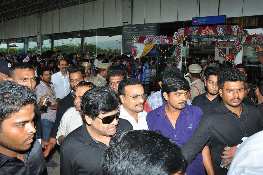 MB 40 Celebrities at Vizag Airport Photos