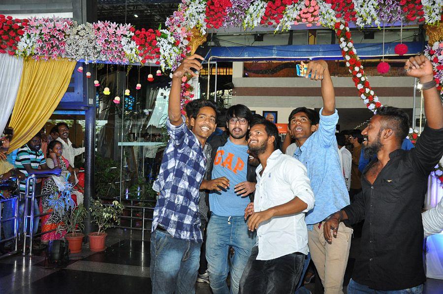 MB 40 Celebrities at Vizag Airport Photos