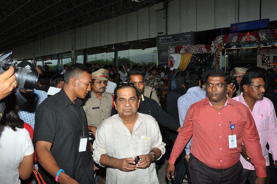 MB 40 Celebrities at Vizag Airport Photos