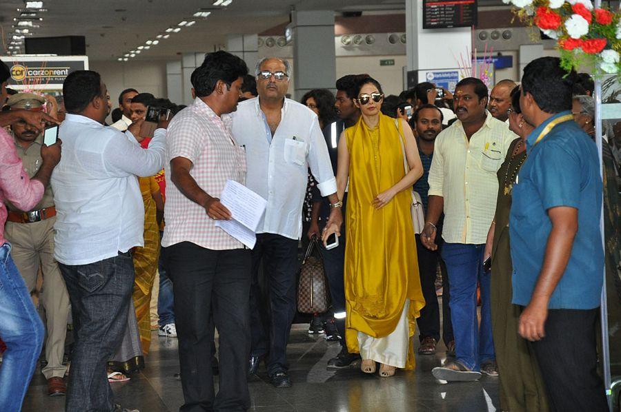 MB 40 Celebrities at Vizag Airport Photos