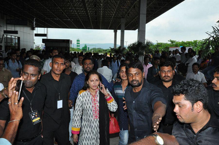 MB 40 Celebrities at Vizag Airport Photos