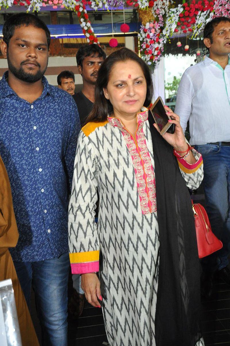 MB 40 Celebrities at Vizag Airport Photos