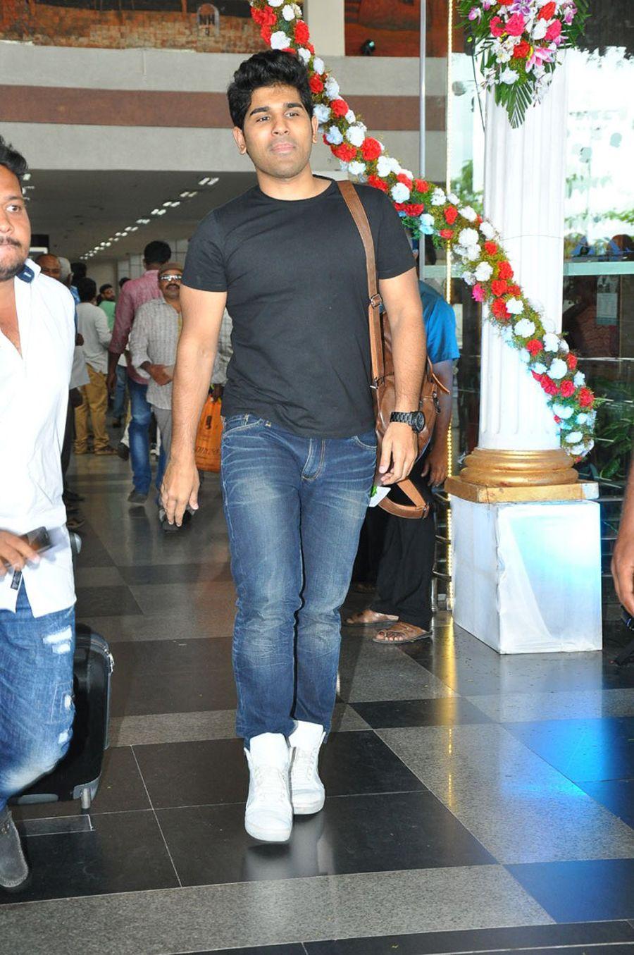 MB 40 Celebrities at Vizag Airport Photos