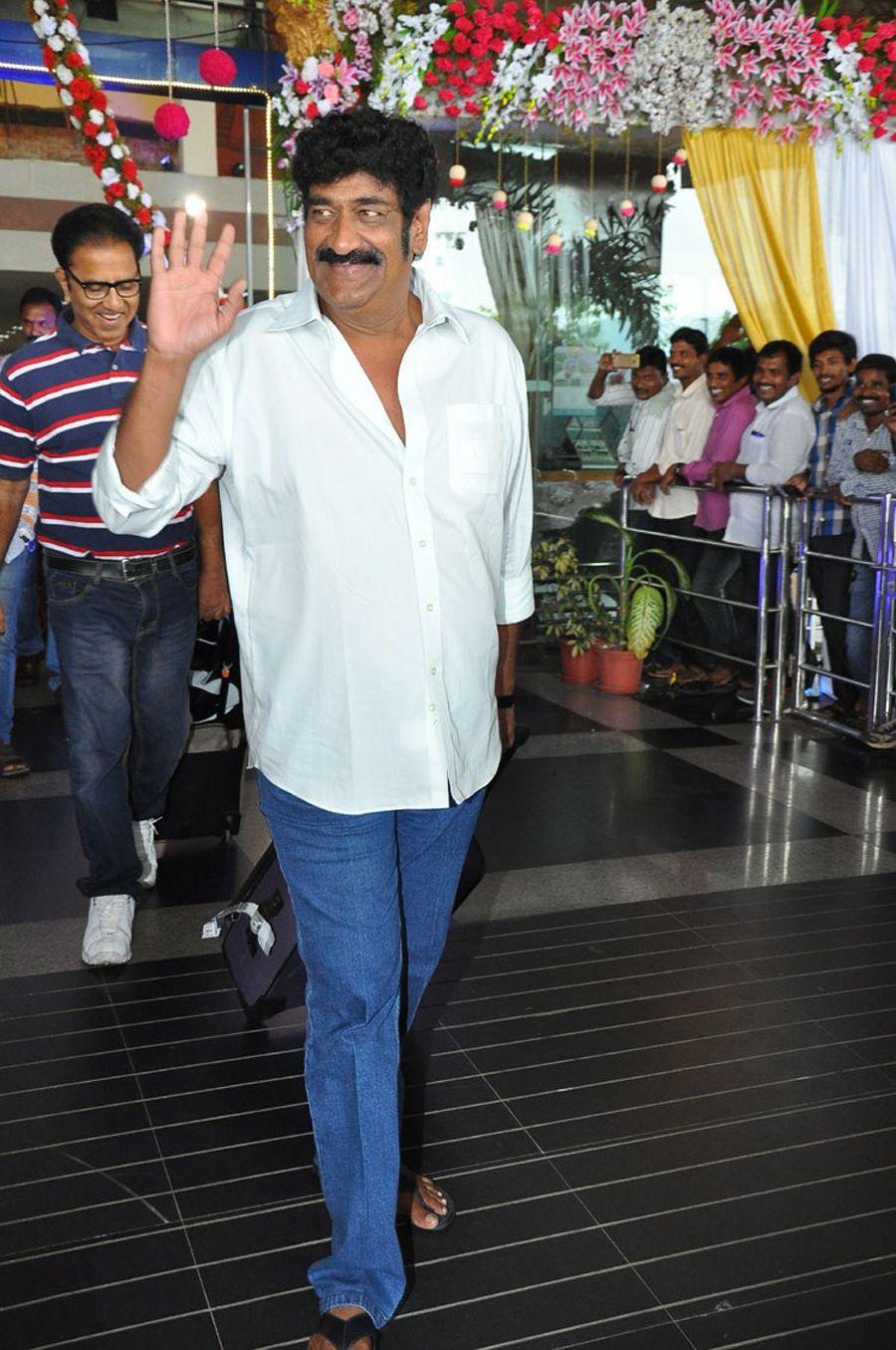 MB 40 Celebrities at Vizag Airport Photos