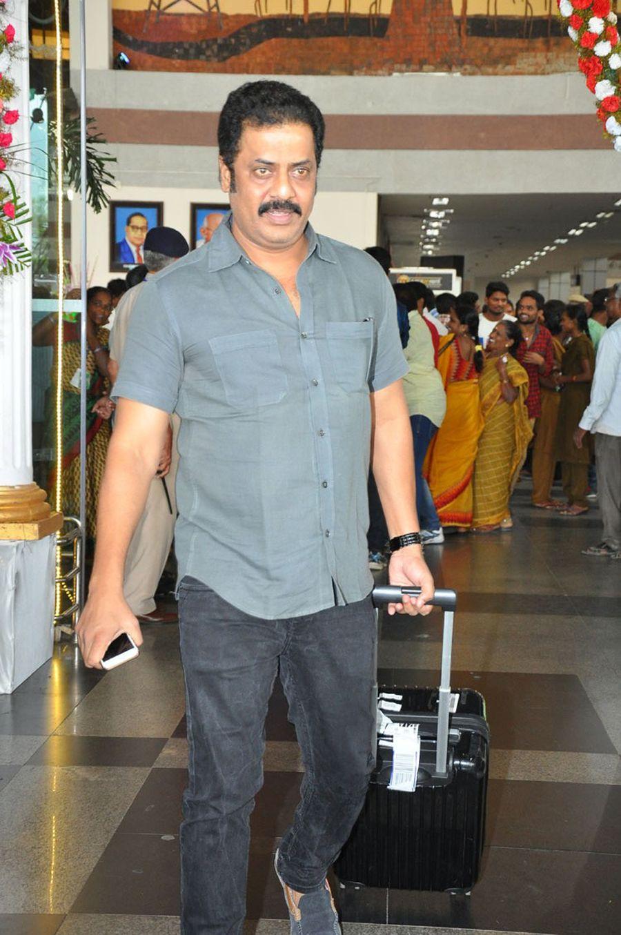 MB 40 Celebrities at Vizag Airport Photos