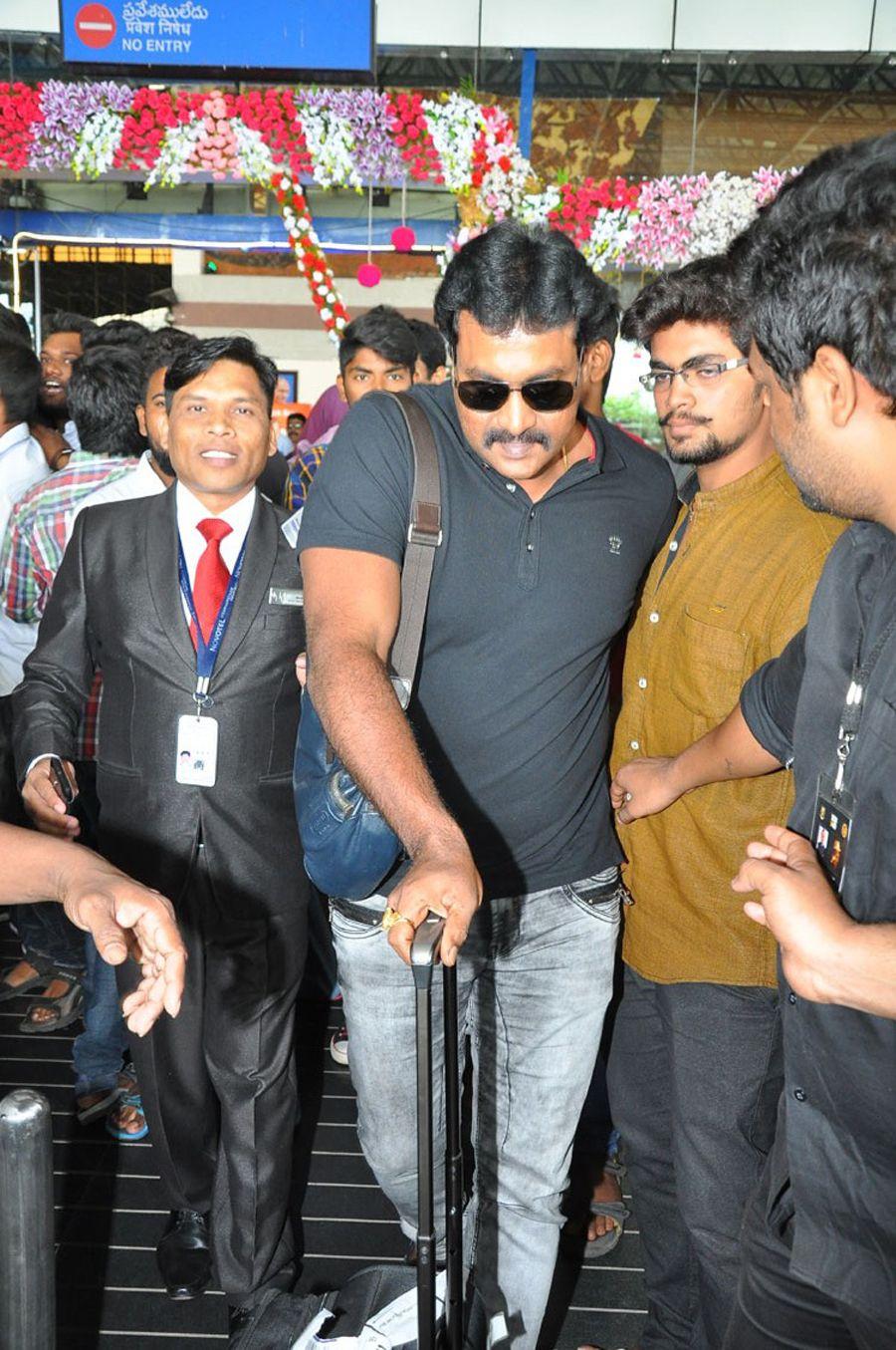 MB 40 Celebrities at Vizag Airport Photos