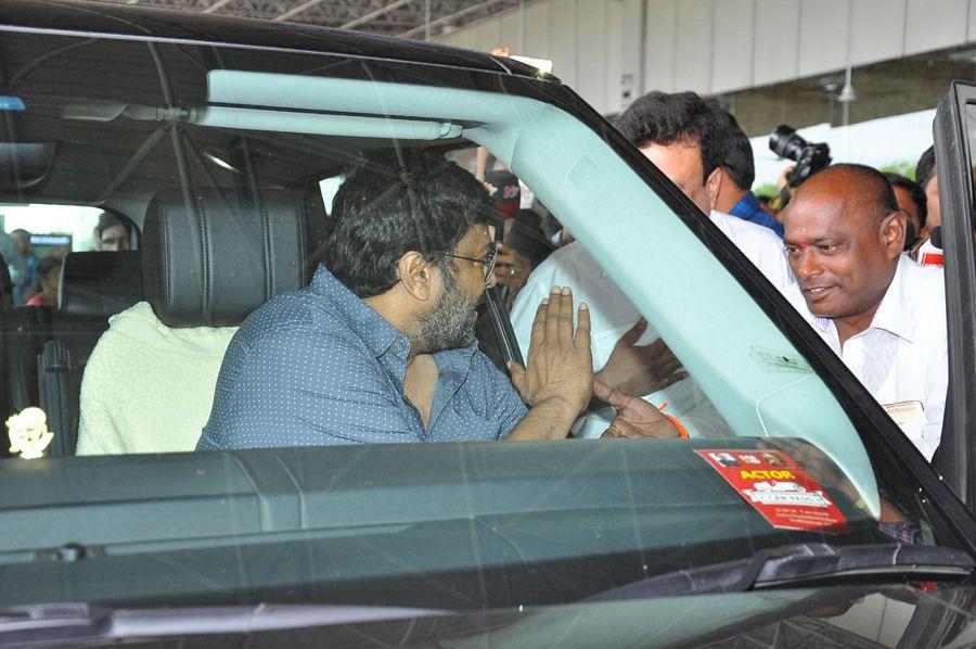 MB 40 Celebrities at Vizag Airport Photos