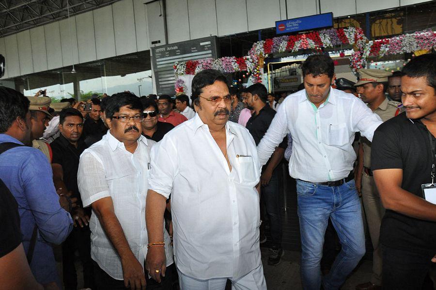 MB 40 Celebrities at Vizag Airport Photos