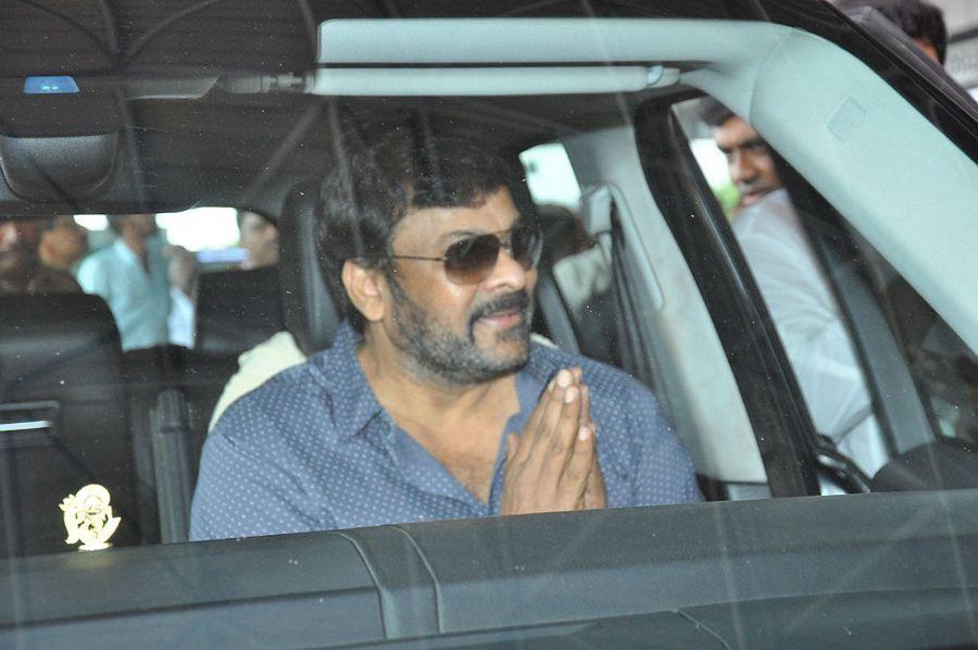 MB 40 Celebrities at Vizag Airport Photos