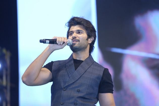 Maharshi Pre Release Function Photos