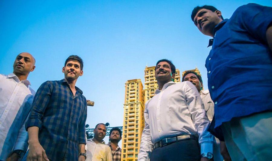 Mahesh Babu At Ramakrishna Venuzia Vijayawada Photos