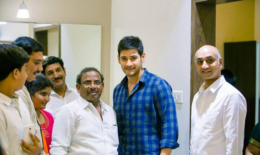 Mahesh Babu At Ramakrishna Venuzia Vijayawada Photos