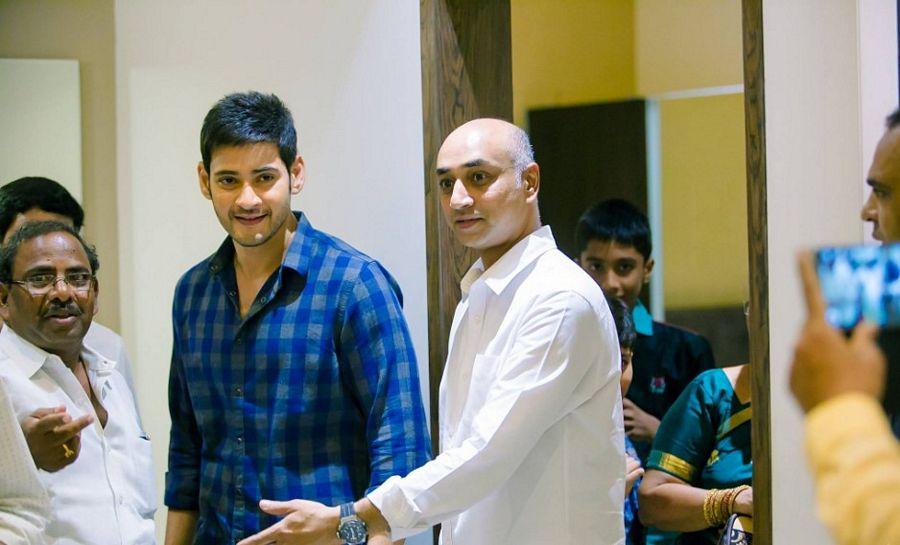 Mahesh Babu At Ramakrishna Venuzia Vijayawada Photos