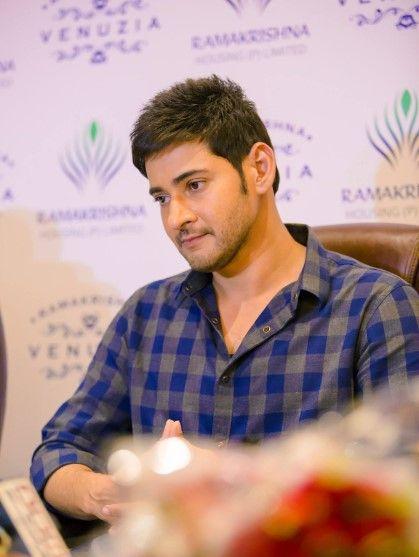 Mahesh Babu At Ramakrishna Venuzia Vijayawada Photos