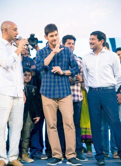 Mahesh Babu At Ramakrishna Venuzia Vijayawada Photos