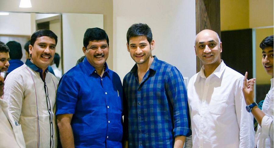 Mahesh Babu At Ramakrishna Venuzia Vijayawada Photos
