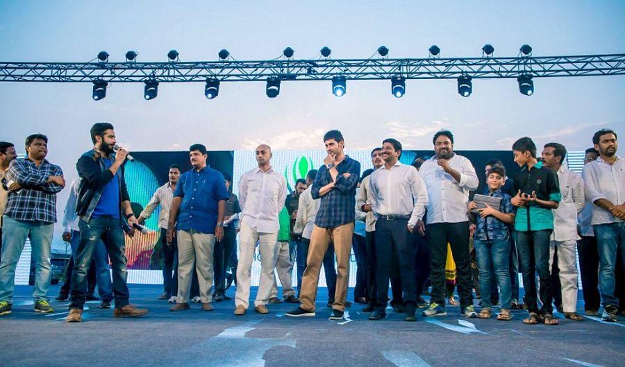 Mahesh Babu At Ramakrishna Venuzia Vijayawada Photos
