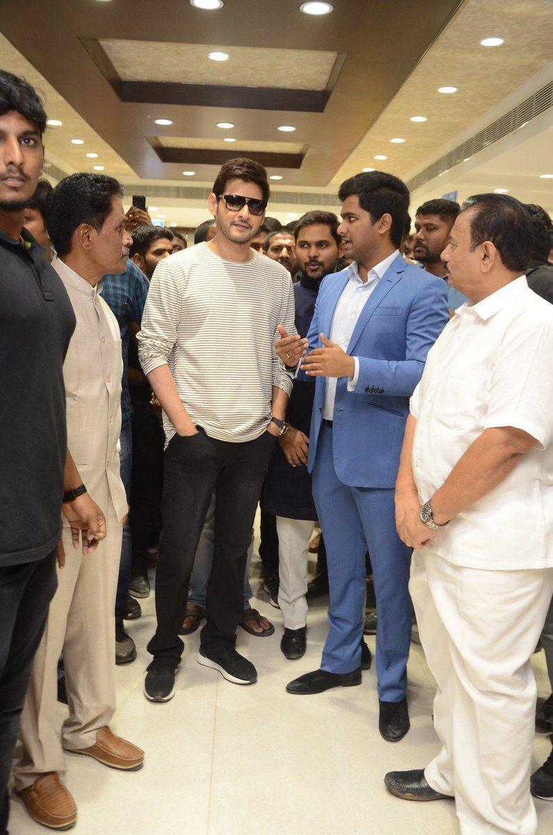 Mahesh Babu at Inauguration of Chennai Silks Showroom at Kukatpally