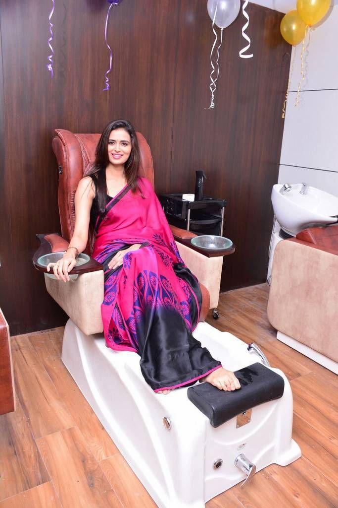 Meenakshi Dixit Stills At Naturals Salon Launch