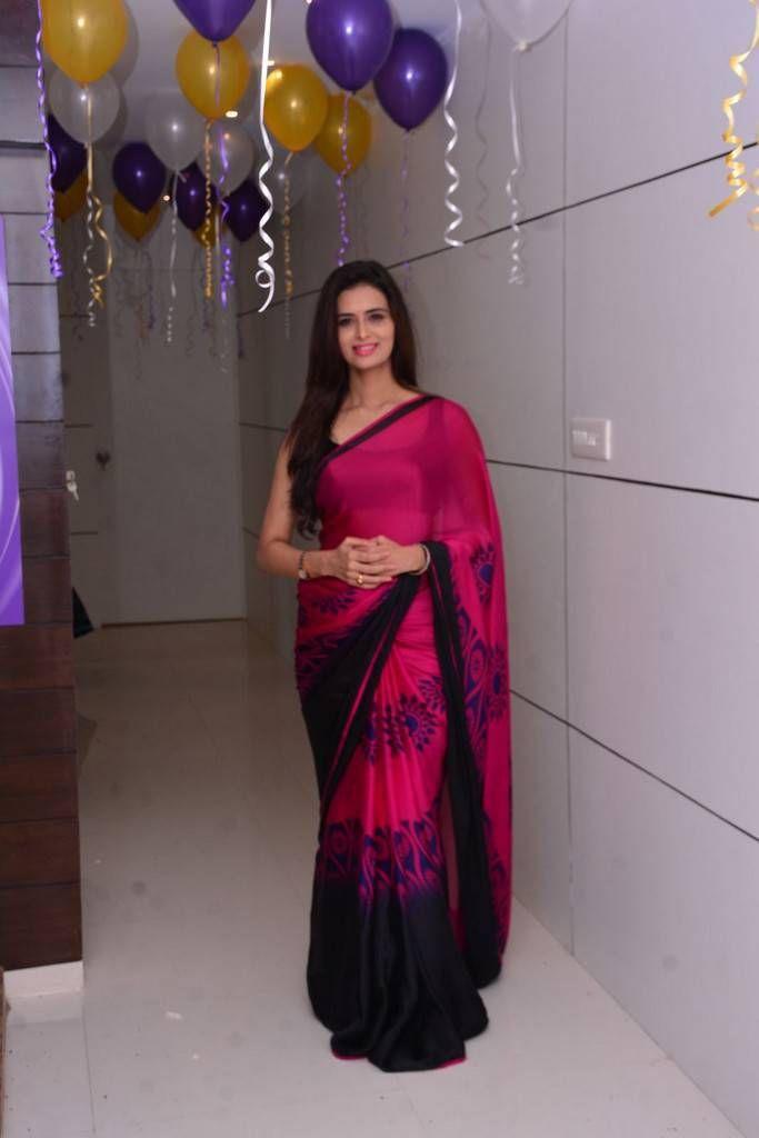 Meenakshi Dixit Stills At Naturals Salon Launch