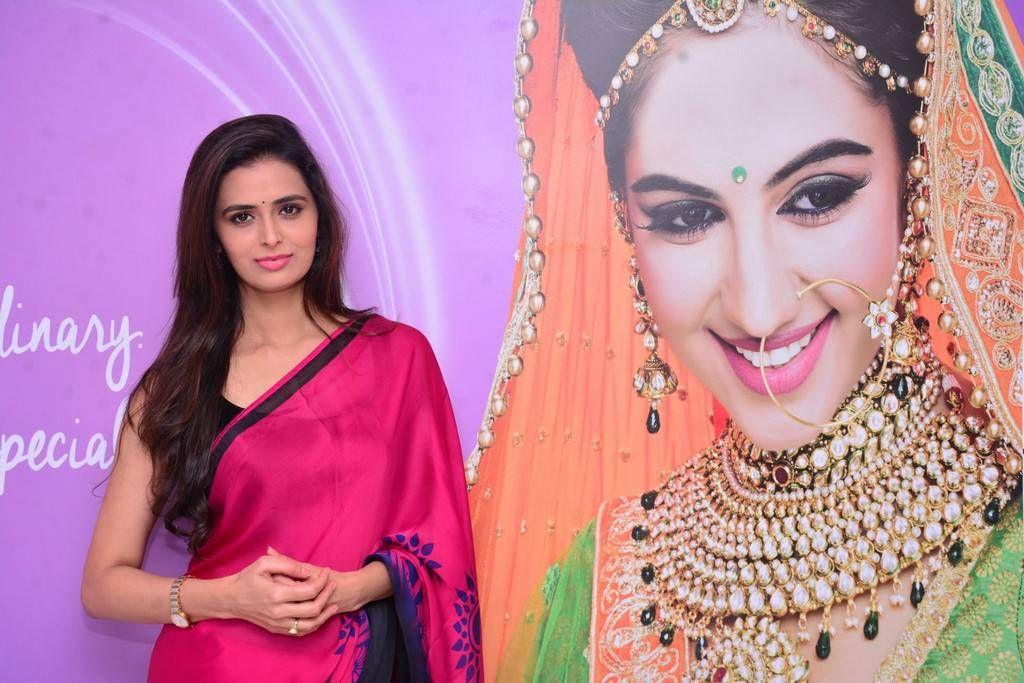 Meenakshi Dixit Stills At Naturals Salon Launch
