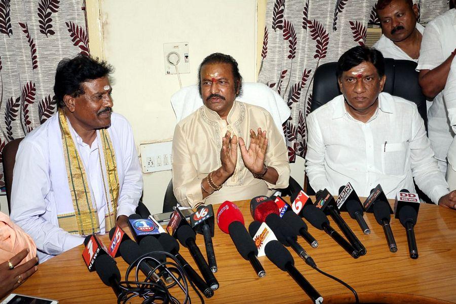 Mohanbabu & Family Visited Vemulawada Rajarajeshwara Swamy Temple