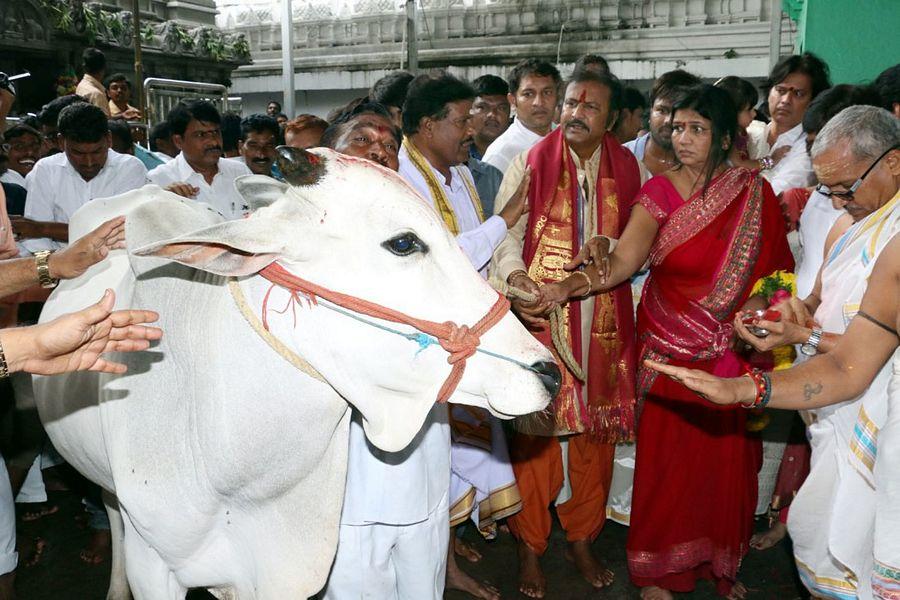 Mohanbabu & Family Visited Vemulawada Rajarajeshwara Swamy Temple