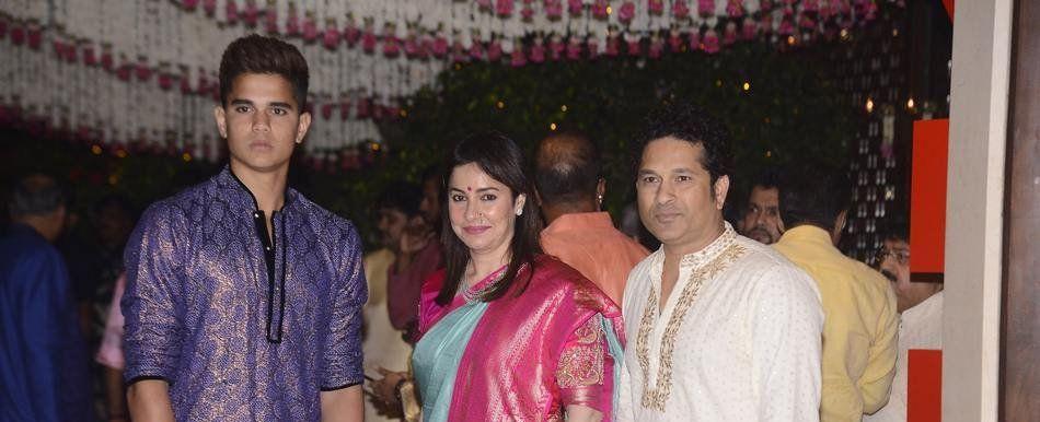 Mukesh Ambanis Ganesh Chaturthi 2017 Party Photos