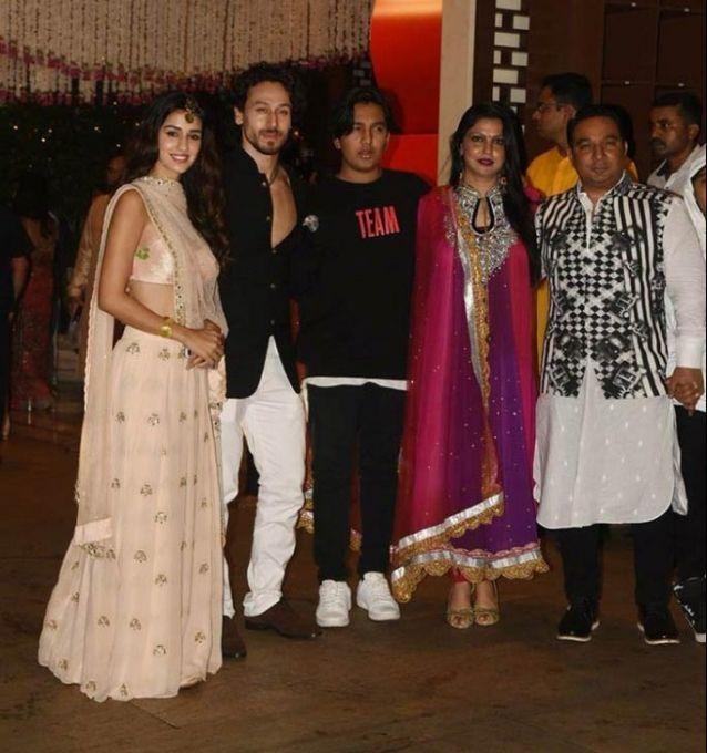 Mukesh Ambanis Ganesh Chaturthi 2017 Party Photos