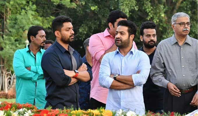 Nandamuri Family & Celebrities pays tributes to Sr NTR Photos