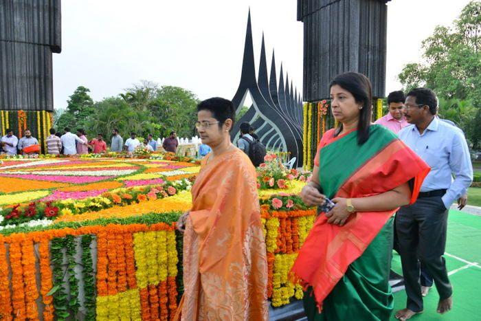 Nandamuri Family & Celebrities pays tributes to Sr NTR Photos