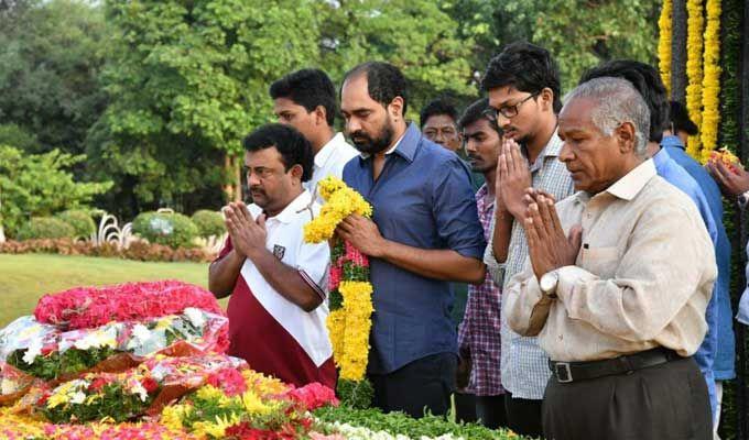 Nandamuri Family & Celebrities pays tributes to Sr NTR Photos