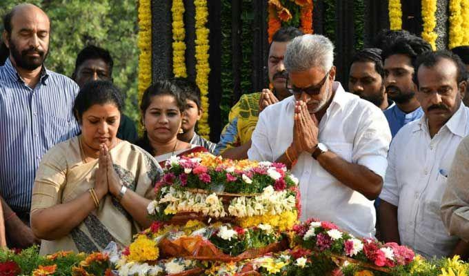 Nandamuri Family & Celebrities pays tributes to Sr NTR Photos