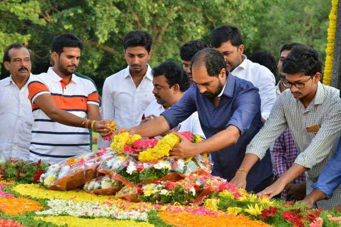 Nandamuri Family & Celebrities pays tributes to Sr NTR Photos