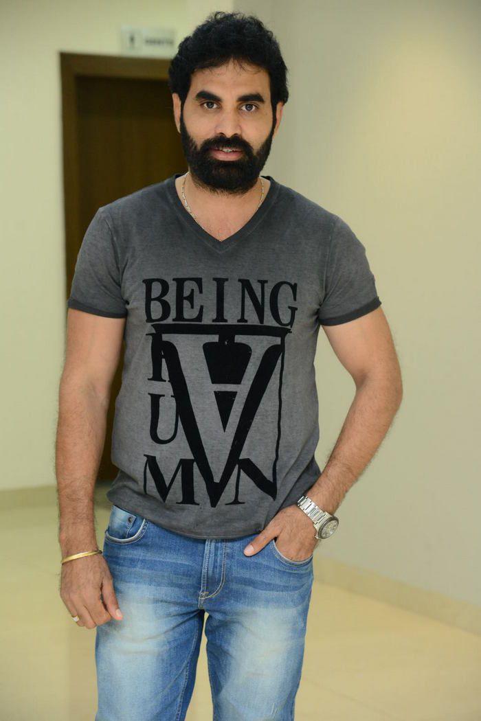 Next Nuvve Movie Celebrity Show Photos