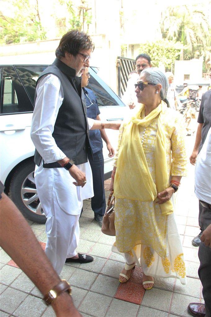 PHOTOS: Aishwarya Rai Bachchan Father's 13th Day Prayer Meet