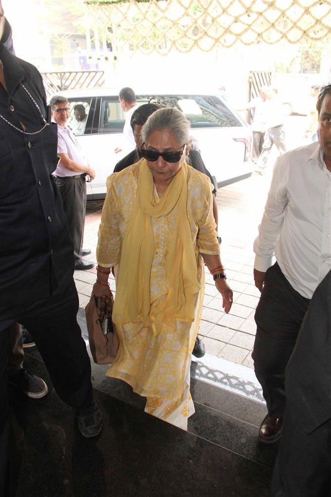 PHOTOS: Aishwarya Rai Bachchan Father's 13th Day Prayer Meet