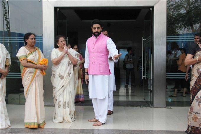 PHOTOS: Aishwarya Rai Bachchan Father's 13th Day Prayer Meet