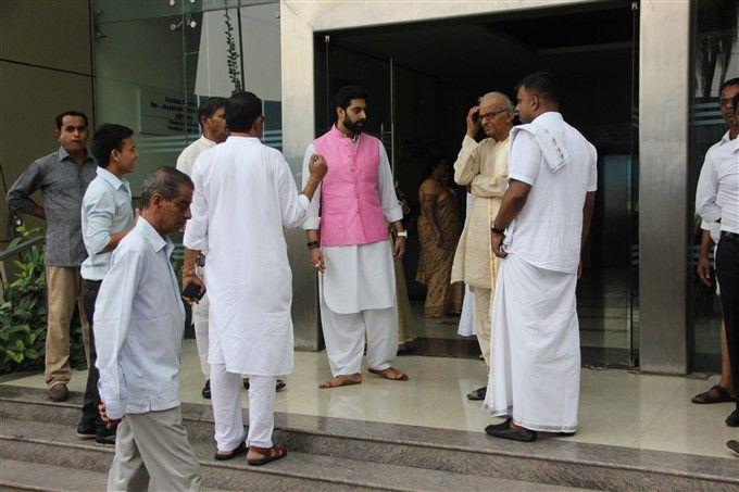 PHOTOS: Aishwarya Rai Bachchan Father's 13th Day Prayer Meet