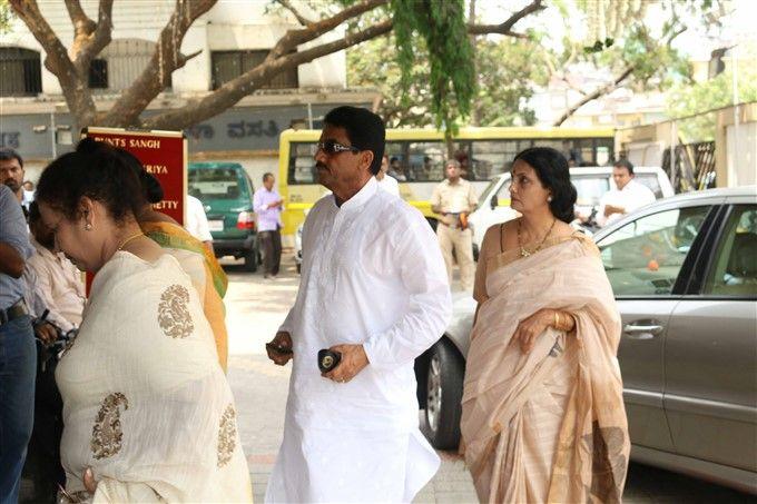 PHOTOS: Aishwarya Rai Bachchan Father's 13th Day Prayer Meet